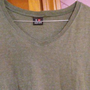 GREEN TOP SMALL SCALLOPED BOTTOM VNECK